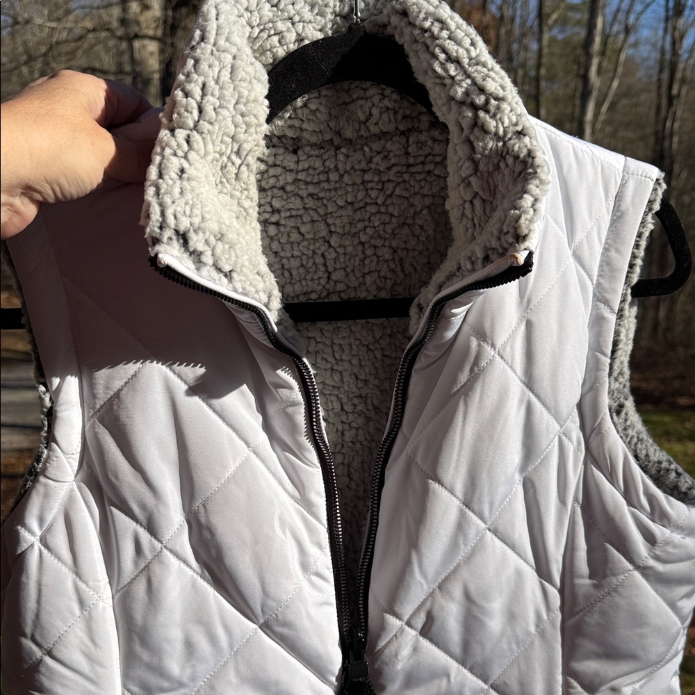 Free Country Women's Gray And White Reversible Quilted Vest - Picture 2 of 9